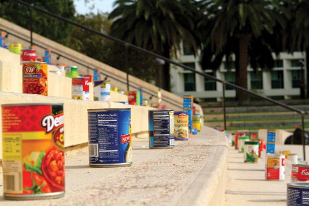 Food drive helps spread holiday cheer | The Sundial