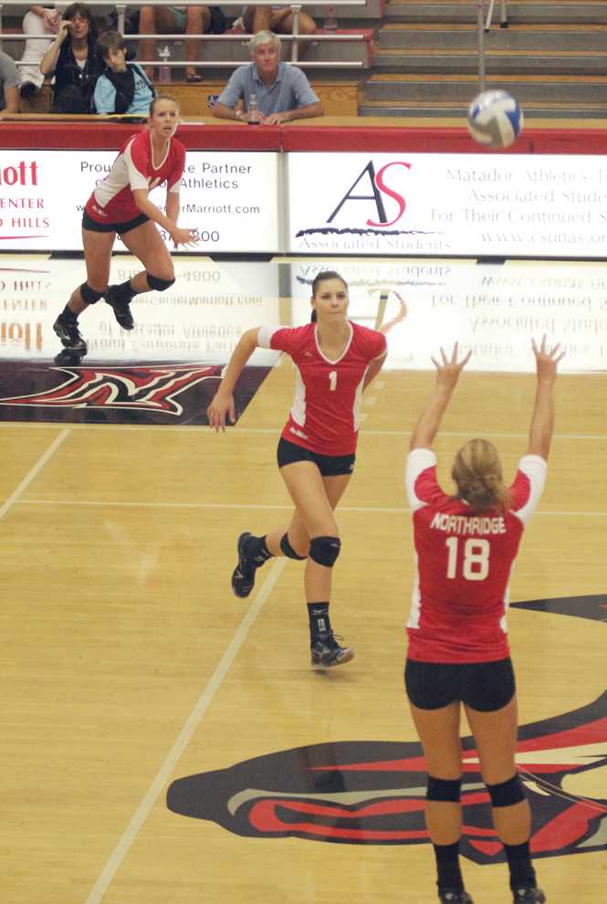 Middle blocker Casey Hinger (1) exuded confidence when asked about the Matadors’ Big-West opener at UC Riverside. She said she “can’t wait” to go to the Highlanders’ home court and “beat them.” Photo Credit: Simon Gambaryan / Daily Sundial