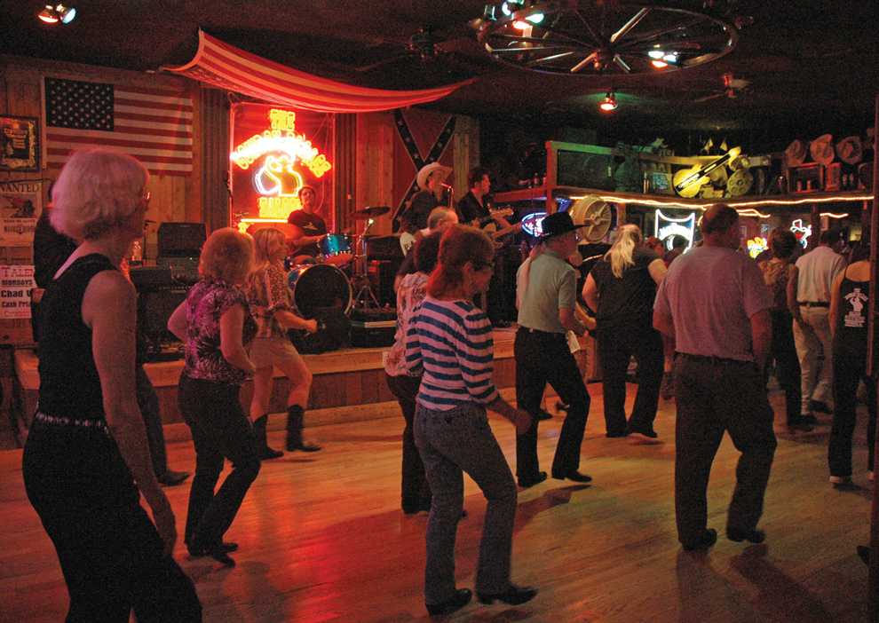 Cowboy+Palace+Saloon+patrons+enjoy+an+evening+of+live+music+and+line+dancing.+Photo+Credit%3A+Katie+Grayot+%2F+Daily+Sundial