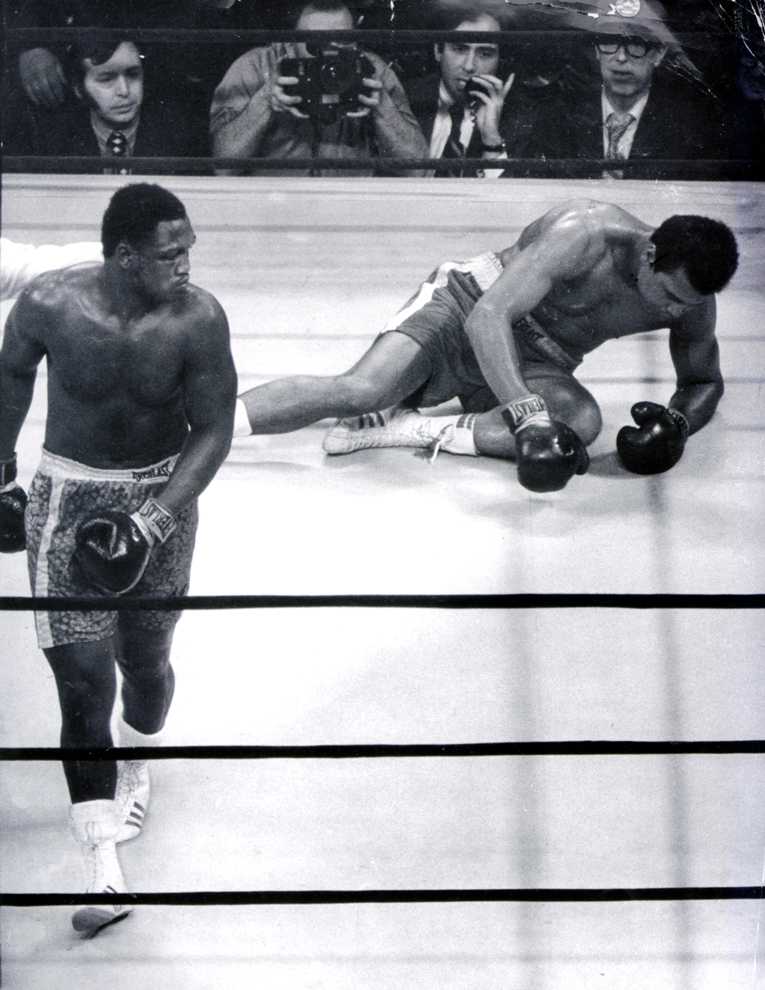 In+this+1971+file+photo%2C+Joe+Frazier+heads+for+a+neutral+corner%2C+as+a+dazed+Muhammad+Ali+struggles+to+stand+during+their+heavyweight+championship+in+New+York+City.+Frazier%2C+the+former+heavyweight+champion%2C+has+died.+He+was+67.+%28Elwood+P.+Smith%2FPhiladelphia+Daily+News%2FMCT%29