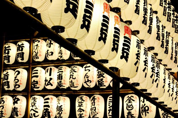 There are many opportunities for study abroad students to participate in Japanese cultural events and popular tourist attractions, such as the lanterns that glow at night in Asakusa, Tokyo. The lanterns illuminate both the Kaminarimon Gate and the Nakamise shopping area. Photo credit: John Saringo-Rodriguez / Daily Sundial