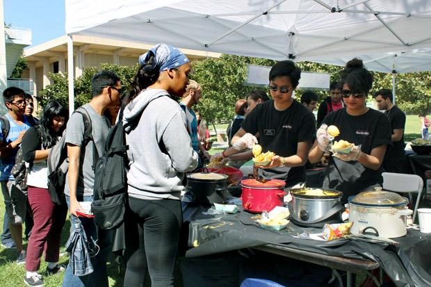 Students at the Pathways Fair received a stamp for every booth they visited and were able to redeem them for free food and prizes. Ana Rodriguez / Daily Sundial