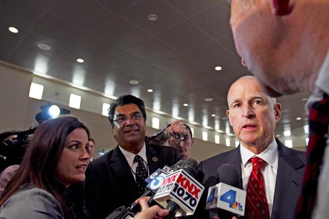 Governor Jerry Brown is surrounded by the media while answering questions about past budgets. Brown has recently proposed a $142.2 million budget for the California State Universities in a meeting in Long Beach, Calif. FILE PHOTO / Daily Sundial