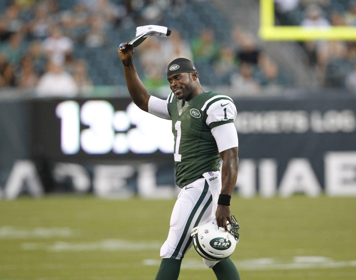 Despite his past mistakes, Vick should be remembered as a hero and the most polarized athlete of his generation. Photo courtesy of Tribune News Services. 
