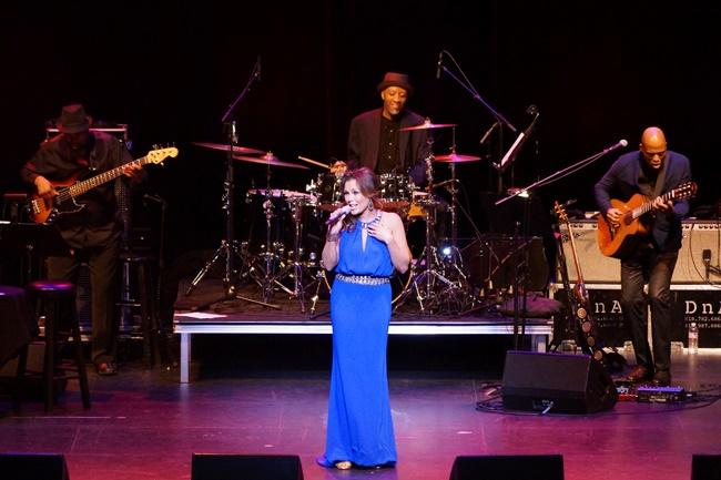 Vanessa Williams performing Colors of the Wind at the VPAC on January 16, 2015. 
(Tuan Nyugen Lam / Sundial Contributor)