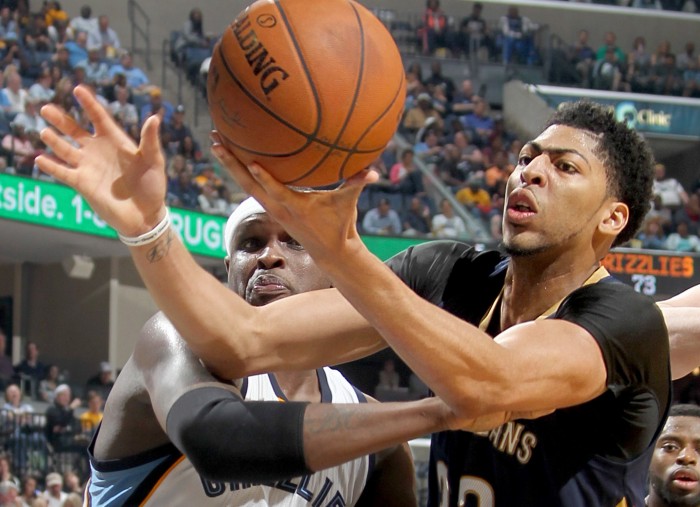 The New Orleans Pelicans Anthony Davis, right, battles for a rebound with the Memphis Grizzlies Zach Randolph at FedExForum in Memphis, Tenn., on Wednesday, April 8, 2015. The Grizzlies won, 110-74. (Nikki Boertman/The Commercial Appeal/TNS)