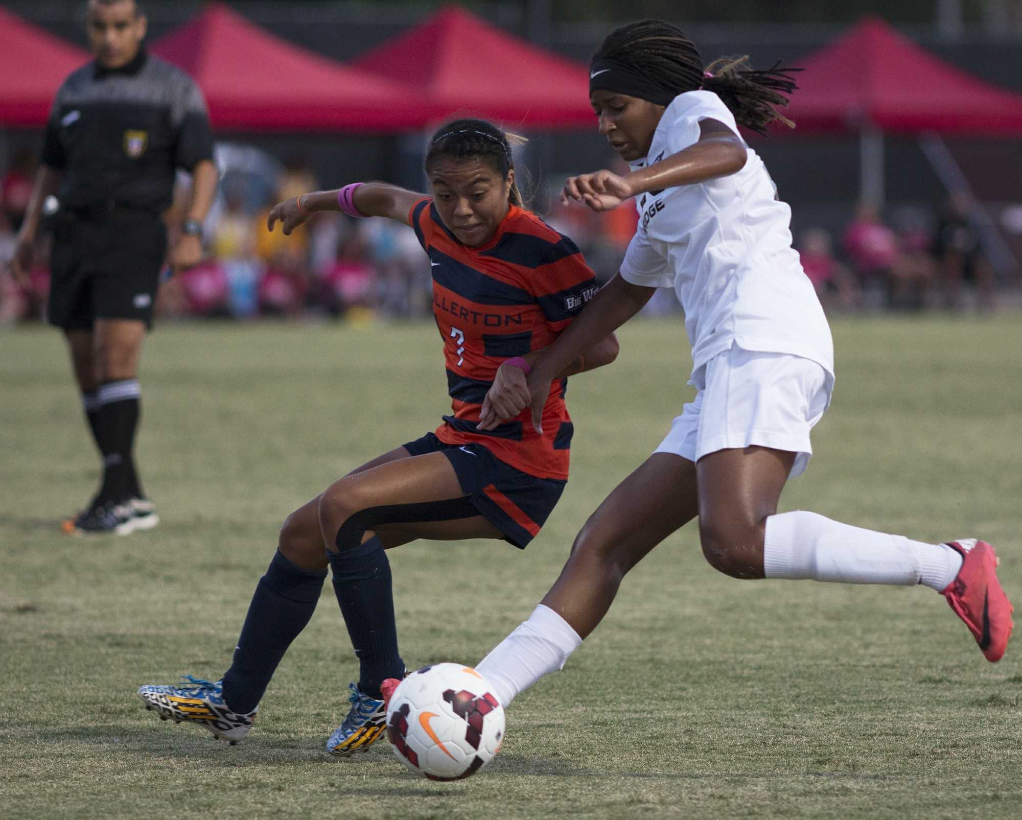 Womens soccer spearheads a light sports schedule this week. Photo credit: File Photo/The Sundial