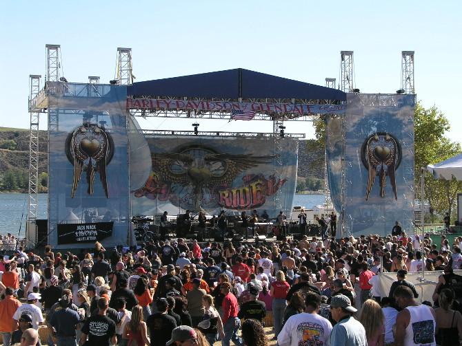 A stage that is displayed in front of a crowed of spectators.