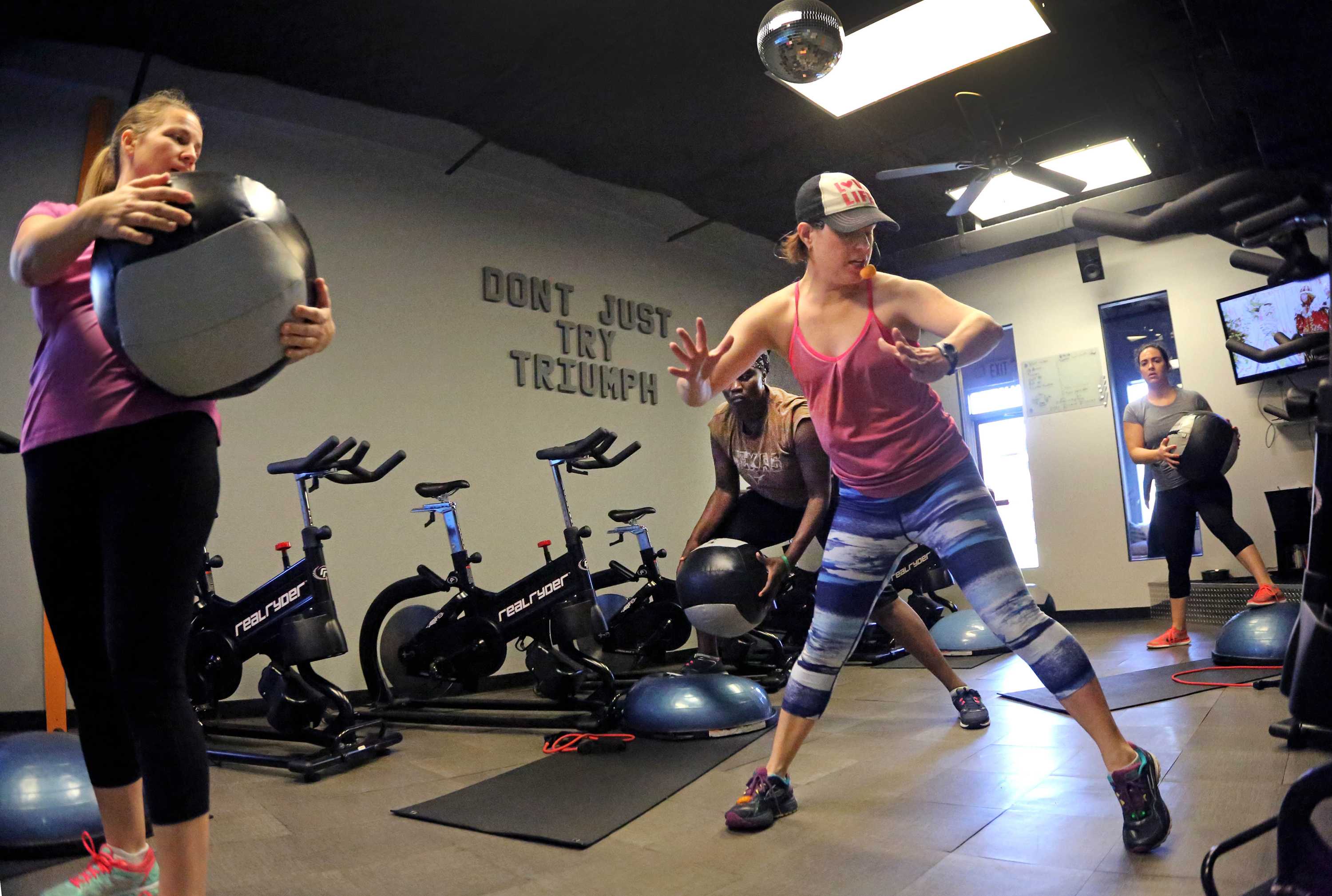 Molly Setnick, right, leading a workout at her studio, Crowbar Cardio, says fun is a motivator, but people still need to make a commitment to exercise. (Louis DeLuca/Dallas Morning News/TNS)
