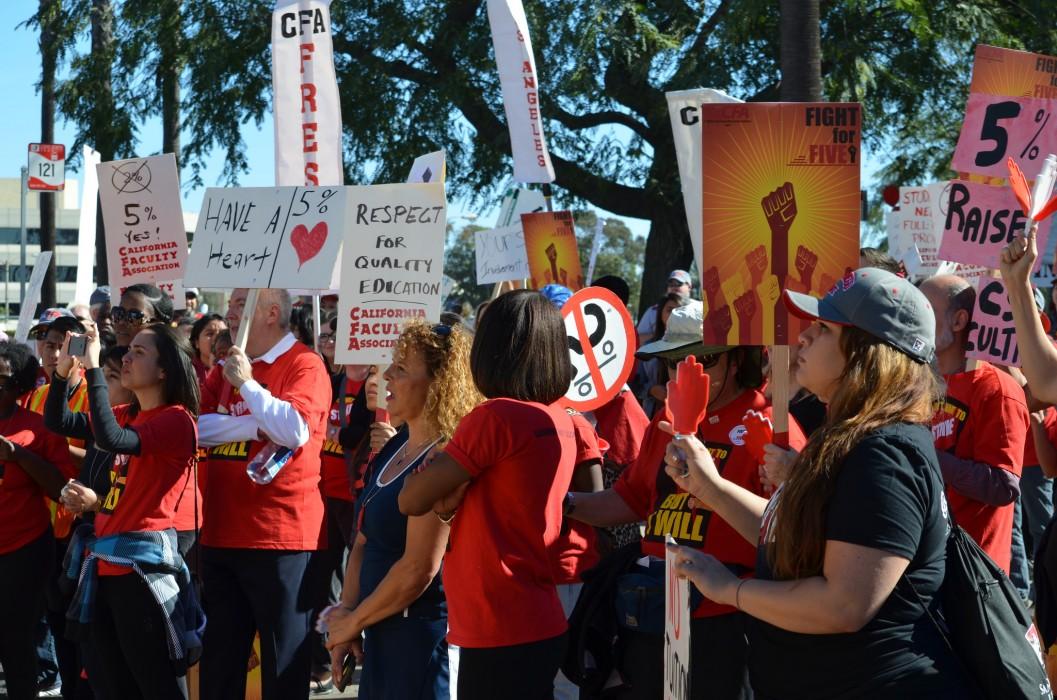 The California Faculty Association and its supporters march through downtown Long Beach on Nov. 17, 2015 for better wages. File Photo / The Sundial