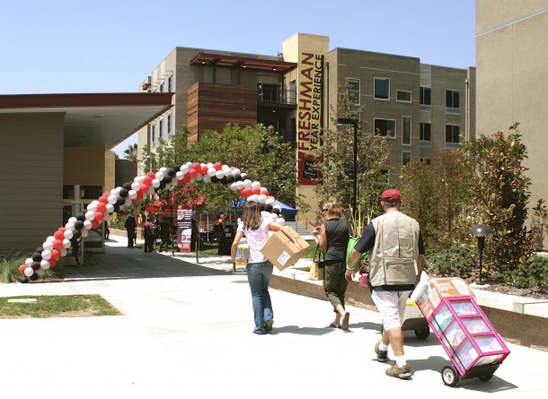 Freshmen and their families piled in on move-in day at the new CSUN dorms. (Angelica Bonomo/The Sundial)
