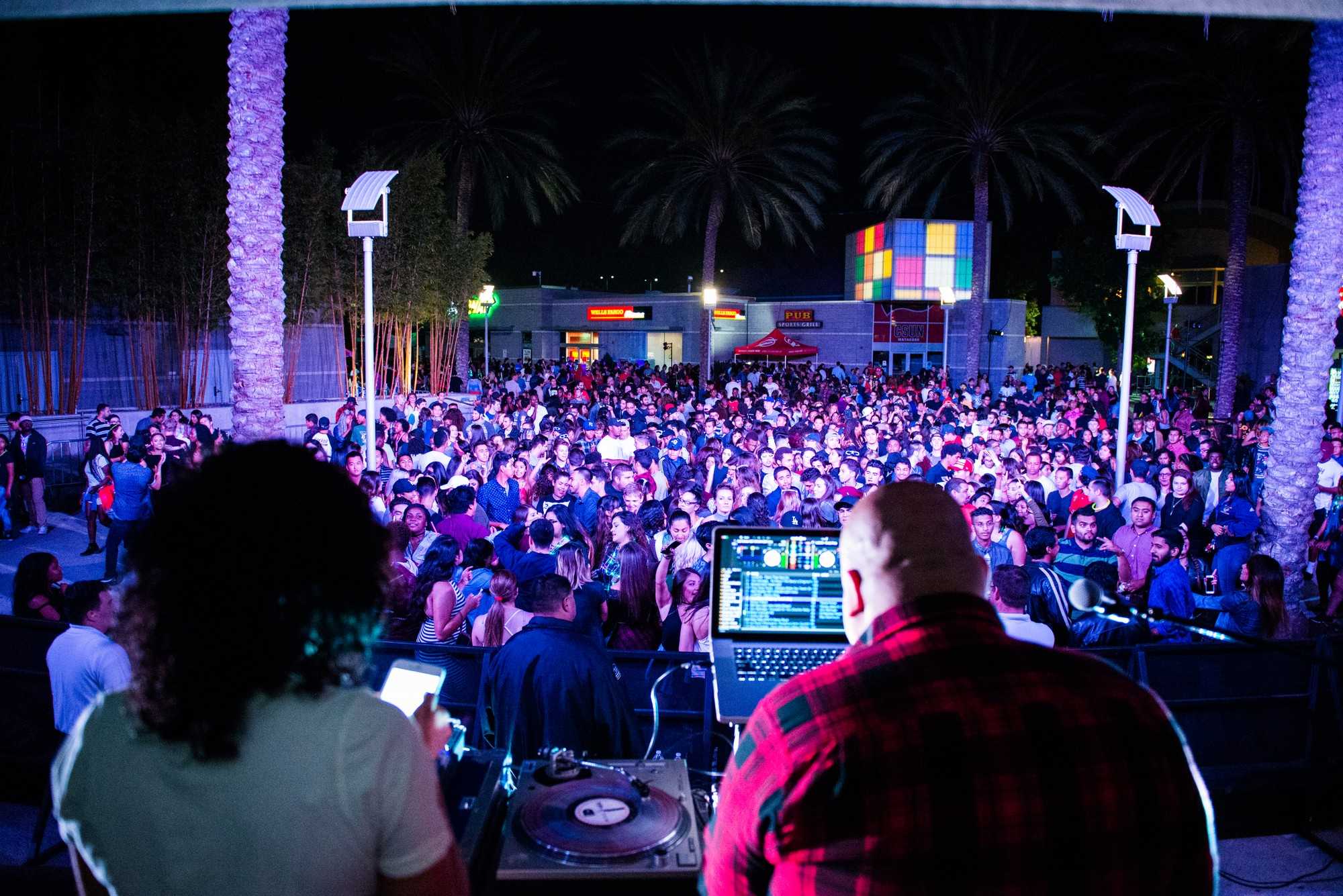DJs+perform+for+large+crowd