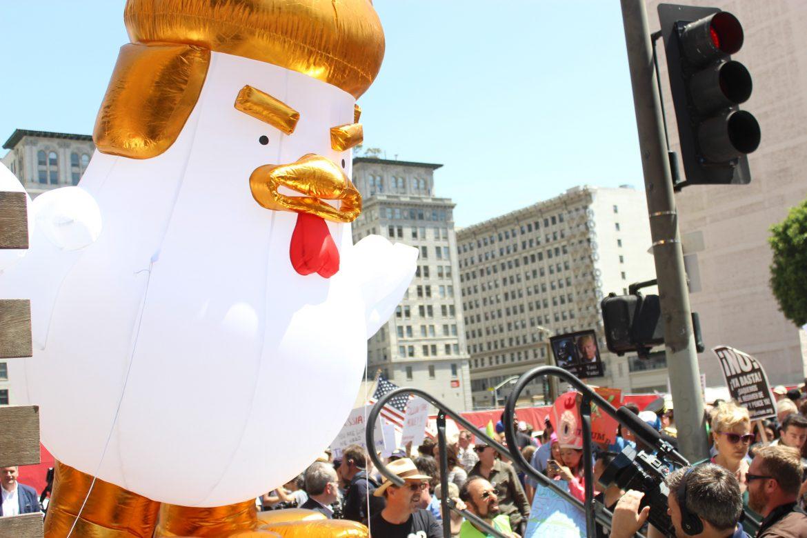 Protesters+gather+next+to+large+inflated+donald+trump+chicken