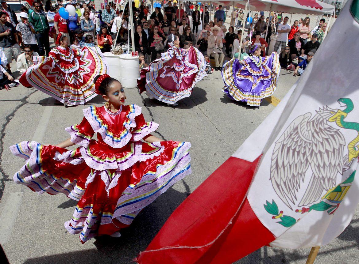 women participate in traditional mexican dance