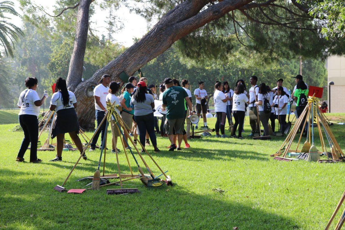 Students and volunteers gathered at Bayramian Lawn and met their groups Photo credit: Julio Mendez Ulloa