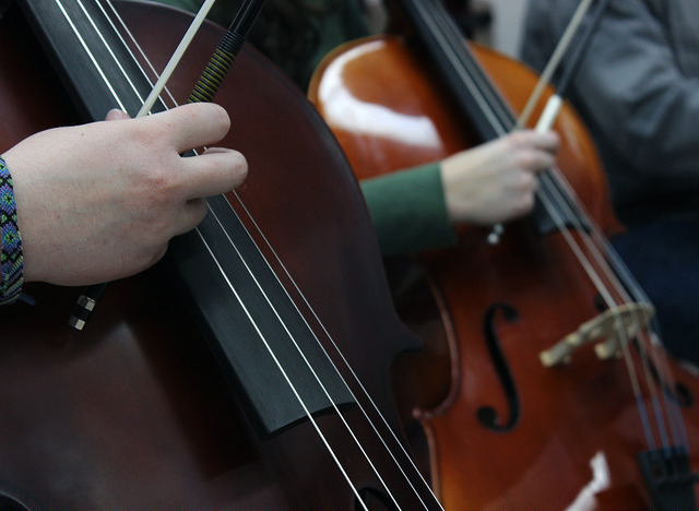 hands playing cello