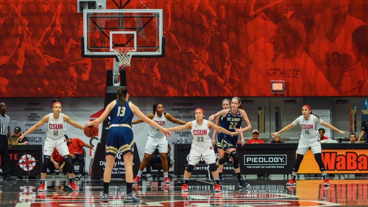 CSUN forms defensive wall during womans basketball game