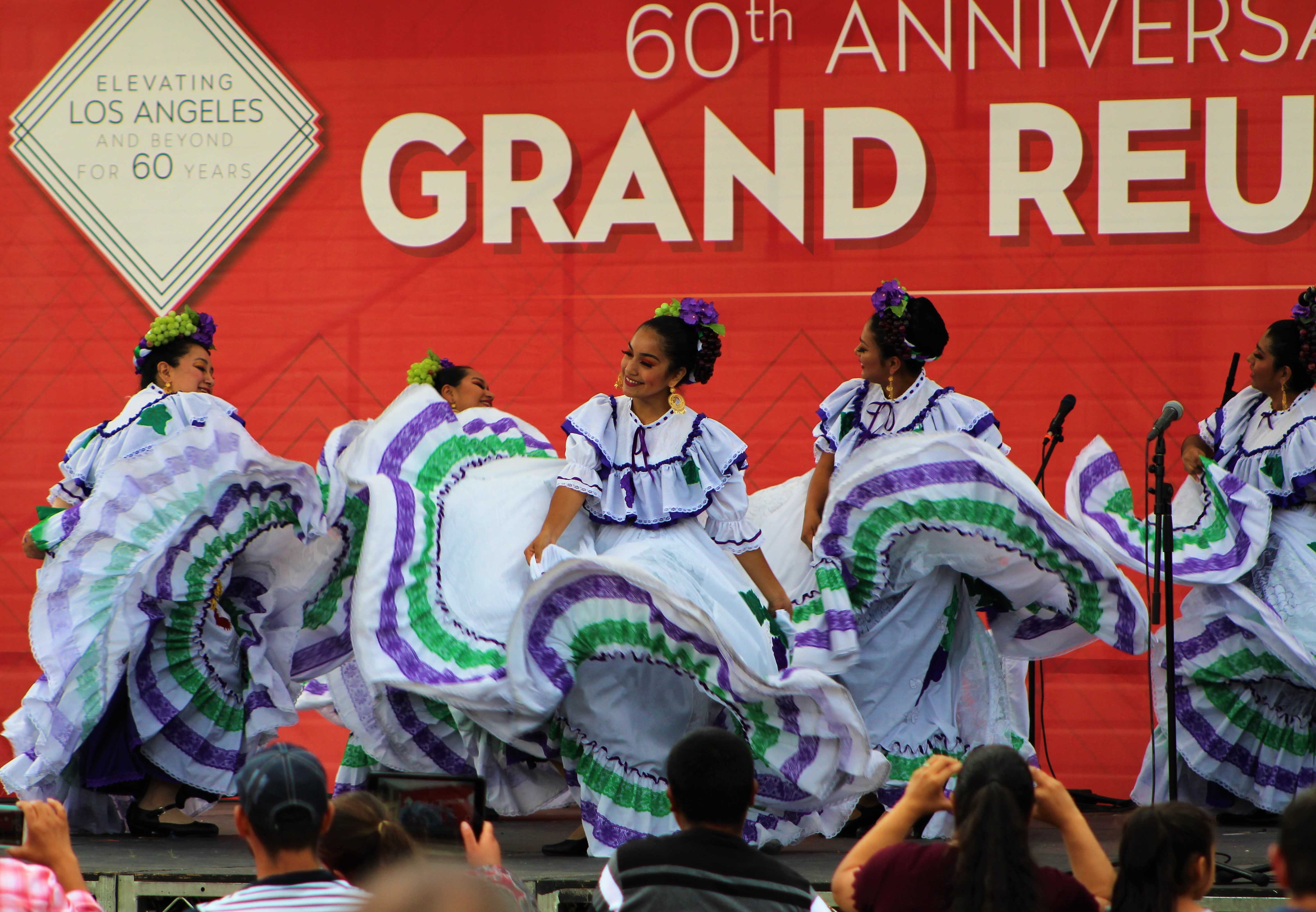 alumni-celebrate-csun-s-60th-anniversary-the-sundial