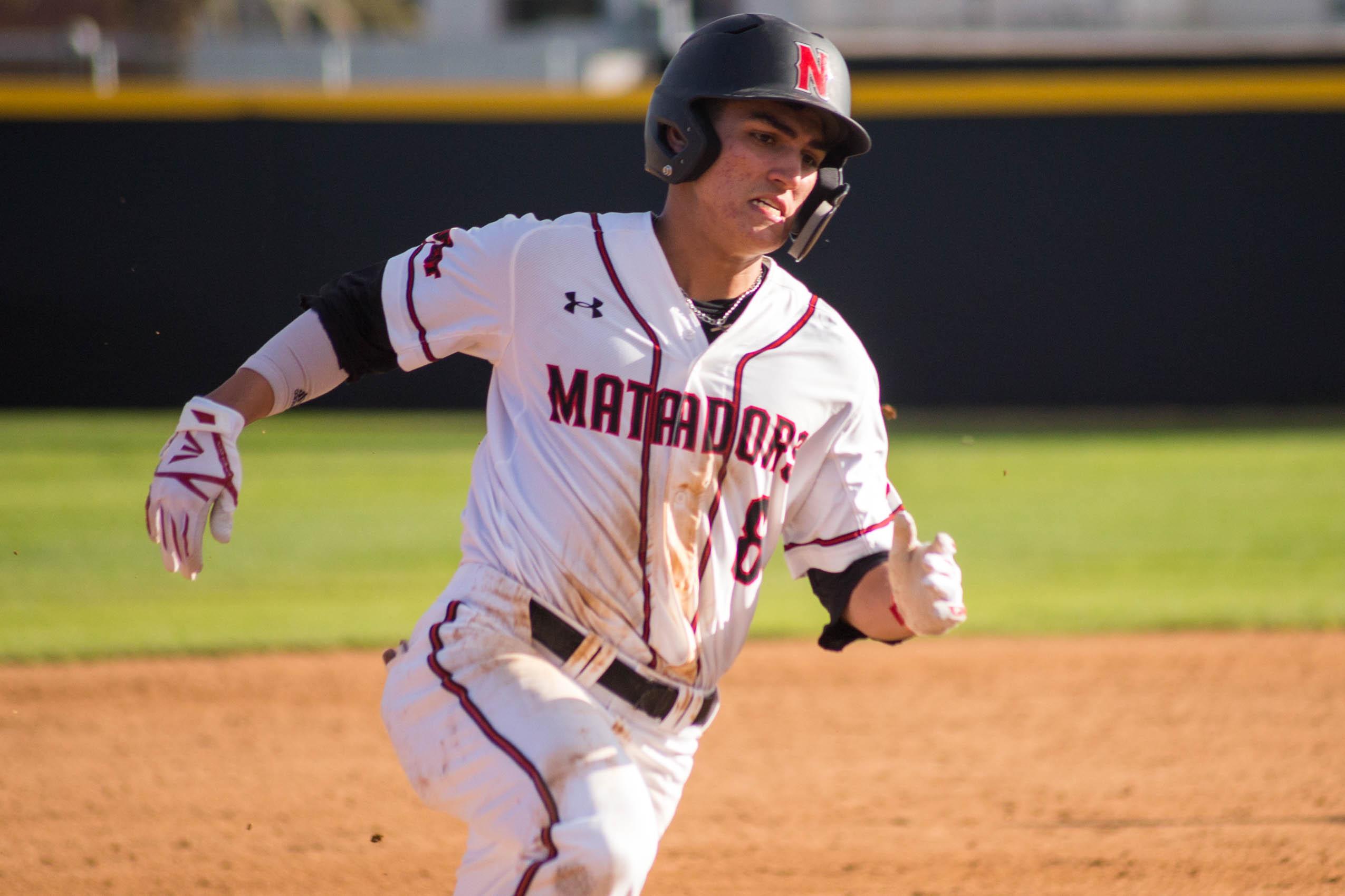 Matadors split opening series against Kansas State – Daily Sundial