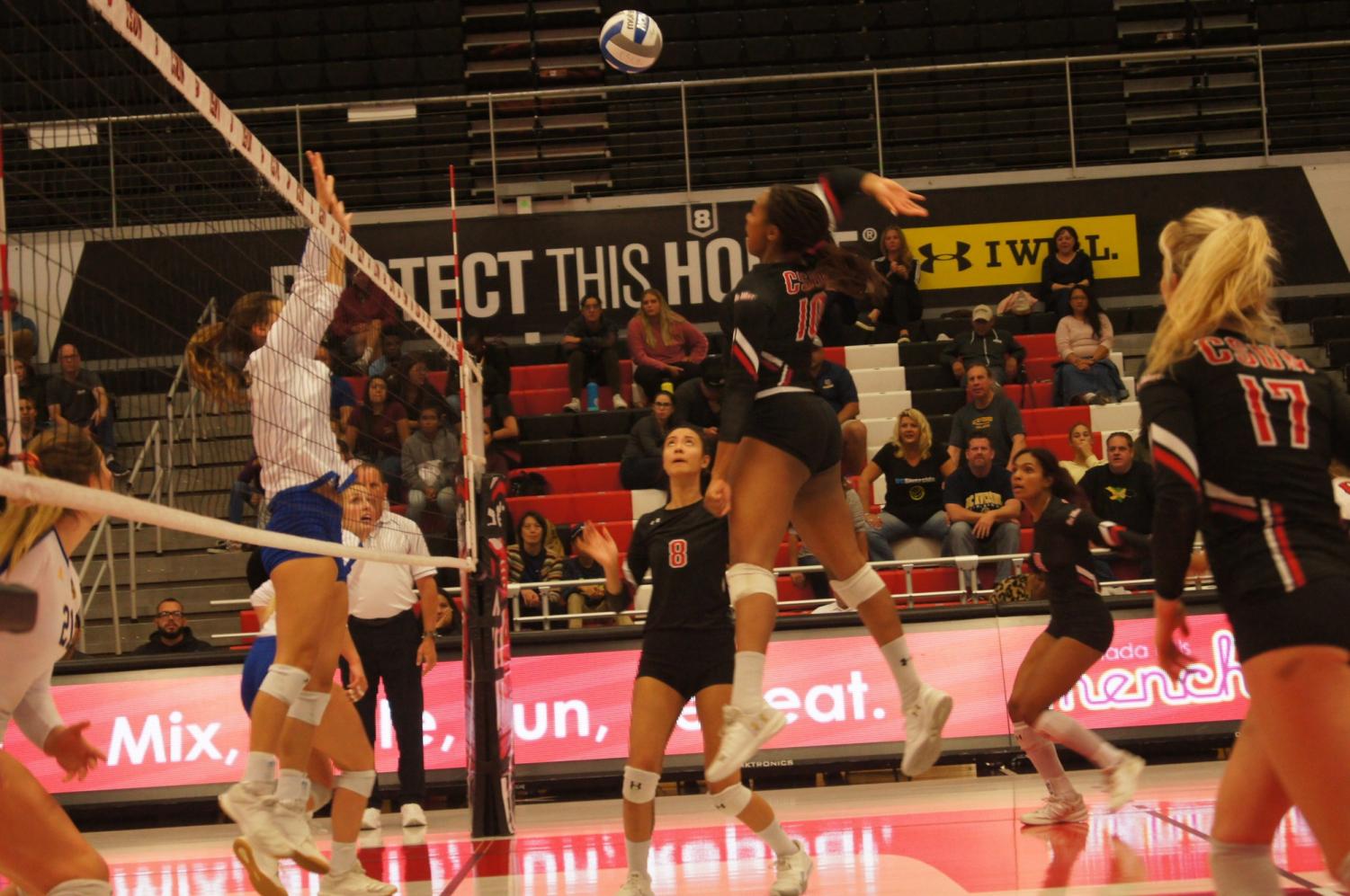 Women’s volleyball crushes UC Riverside for fourth straight home win ...