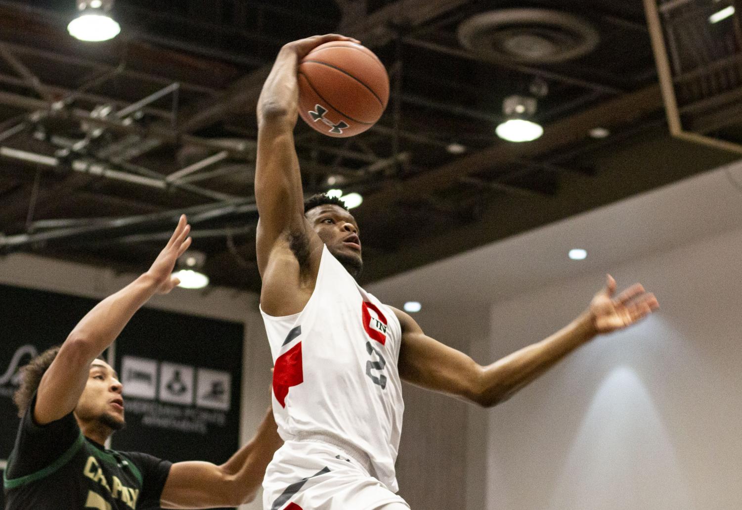 Elijah Harkless leaves CSUN, commits to Oklahoma Daily Sundial