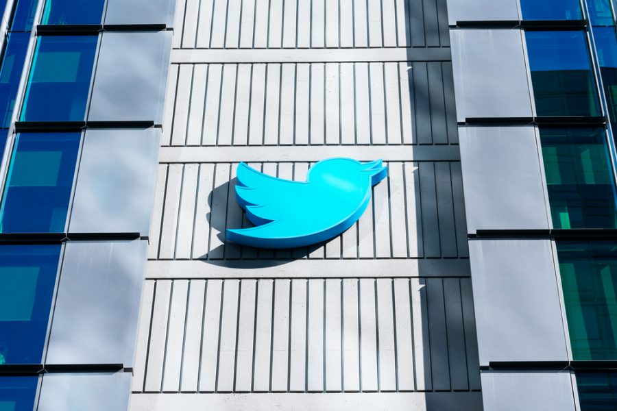Twitter+Bird+logo+on+HQ+building+in+downtown