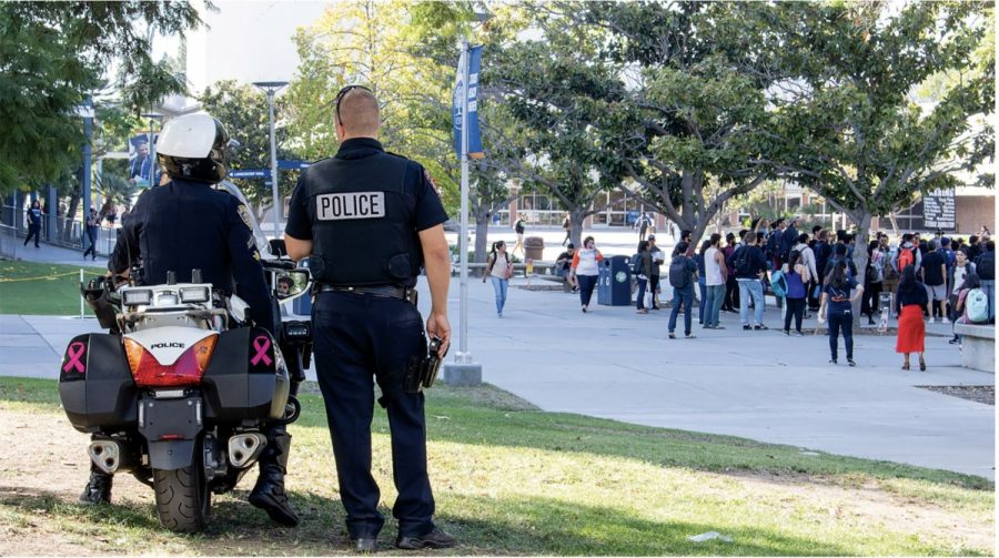 Campus police look on as a crowd forms in the Quad over a religious demonstration at Cal State University, Fullerton on Oct. 22, 2018. Photo by Riley Mcdougall, The Daily Titan