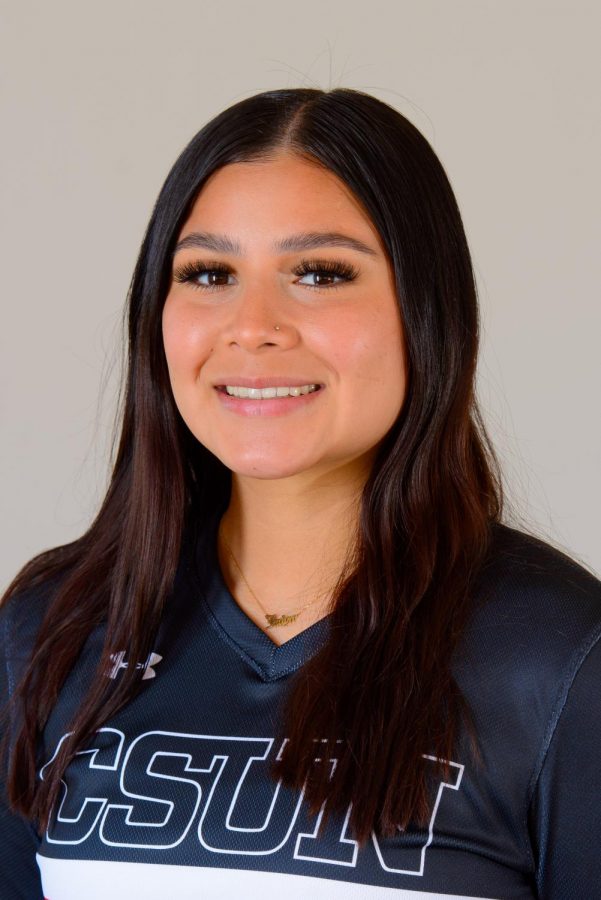 How East Los Angeles’s Jaclyn Silva is putting her name on the map and on the softball field