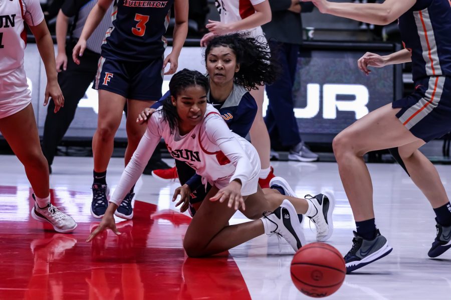 CSUN+freshman%2C+Sydney+Woodley+dives+for+the+free+ball+during+the+game+against+CSUF+on+January+13%2C+2021+in+Northridge%2C+Calif.