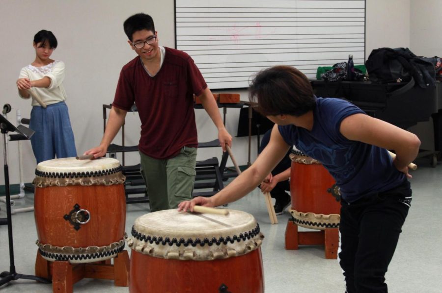 Club President Fumito Azama (left) and Ian Flores (right) rehearse inside Cypress Hall 145 on Oct. 17. The types of Nagado taiko drums they are playing on are Beta, or flat style drums. “Matsuri,” which means “festival” in Japanese, is one of the first songs they teach new members every year. This song is usually played in a swing beat on Naname, or slant style drums, but with so many new members they used Beta instead.