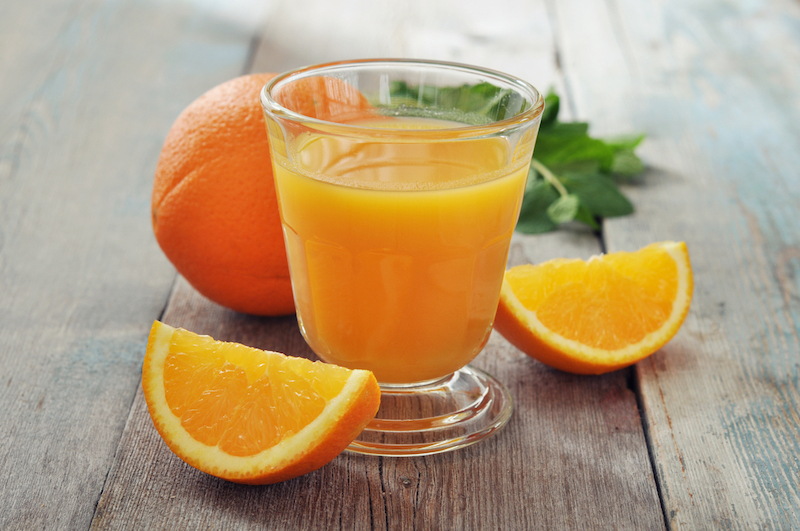 Orange+juice+in+glass+with+mint%2C+fresh+fruits+on+wooden+background