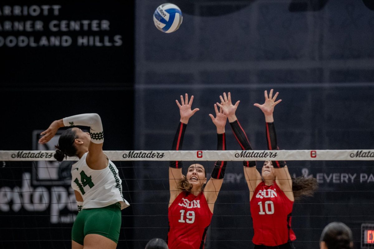 Hayley Ogden (19) and Tatiana Turgeon (10) attempt to block Tyla Reese Mane's hit during a game against the Hawaii Rainbow Wahine in Northridge, Calif., on Oct. 4, 2025.
