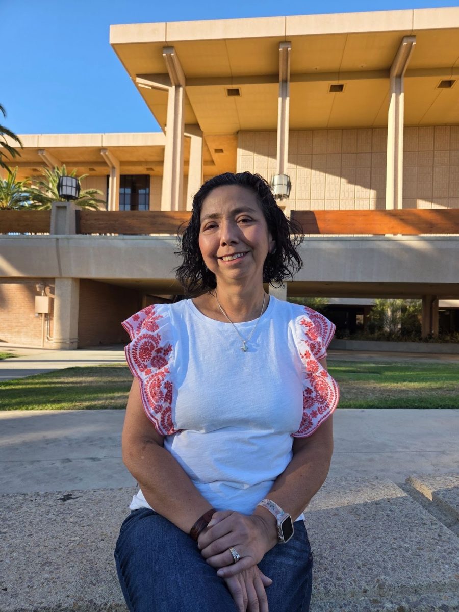 Tres décadas después, Cecilia Ordóñez regresa al aula de CSUN para cumplir su sueño