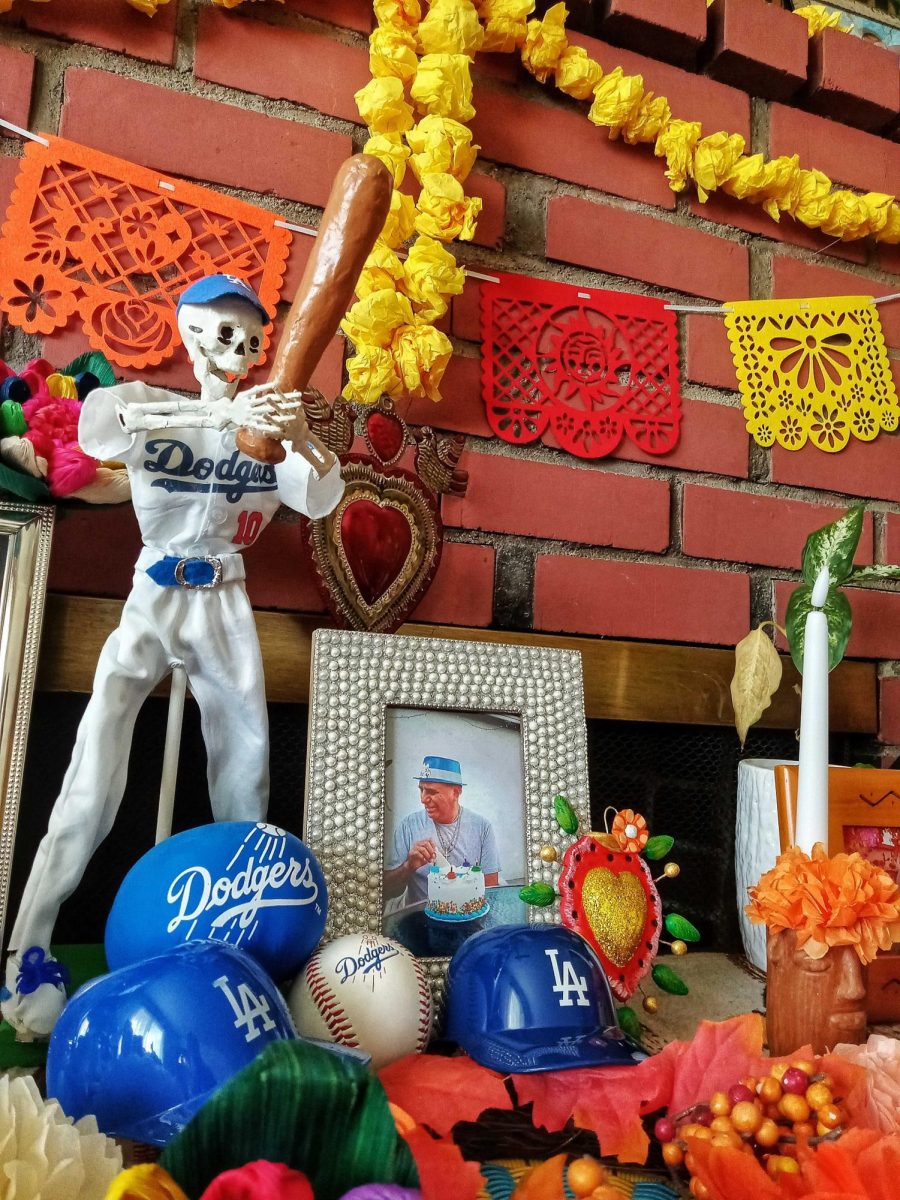 Altar en casa para mi papá, Juan Manuel Sánchez Sánchez, ya que le gustaba mucho el béisbol.
