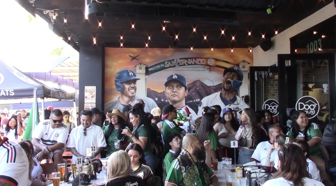 Mexico Claims Group A Lead With 3-0 Victory Over Czechia as Fans Celebrate at Viva Futbol
